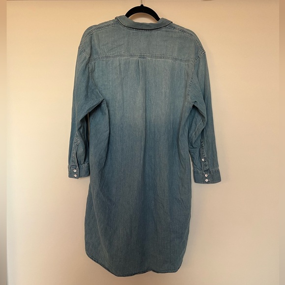 Gap Oversized Medium Wash Denim Shirt Size Large - Picture 2 of 8
